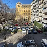 Incis Next To The Amphitheather Apartman