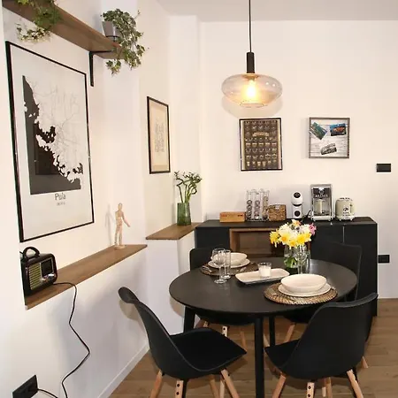 Incis Next To The Amphitheather Apartman *