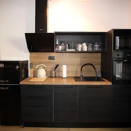 Incis Next To The Amphitheather Apartman